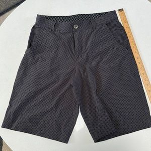 *Like New* Lululemon Men's Black Kahuna Short - 32 Waist